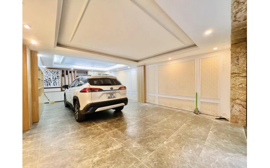 Cho thuê nhanh tòa nhà ngõ oto tránh Nguyên Hồng, 70m2 x 7 tầng, Giá 68 triệu (CTL),  kinh doanh bất chấp (trừ hàng ăn)